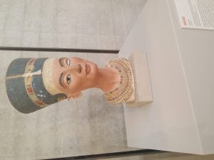 Nefertiti-busto-Museo-Nuevo-Berlin